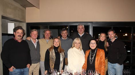Un grupo de jurados disfrutó de la deliciosa cena en Martino Wines.
