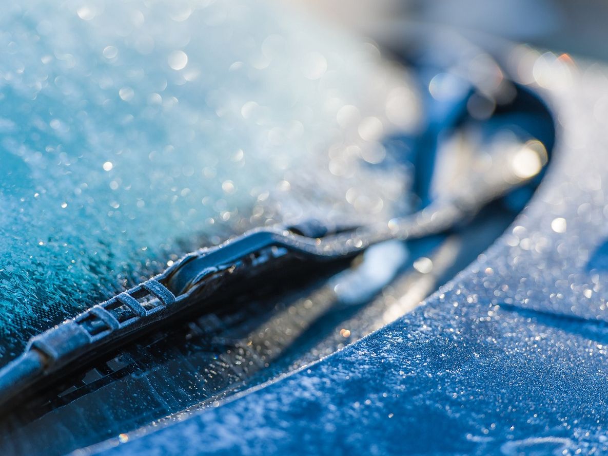 Cómo sacar el hielo del parabrisas sin dañar el auto
