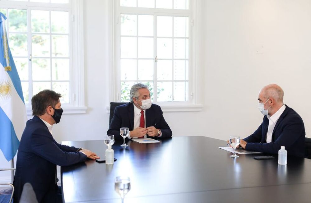 El presidente Alberto Fernández se reunió esta tarde con el gobernador de la provincia de Buenos Aires, Axel Kicillof y el jefe de Gobierno porteño, Horacio Rodríguez Larreta, para evaluar la situación sanitaria como consecuencia del Covid-19. Presidencia.