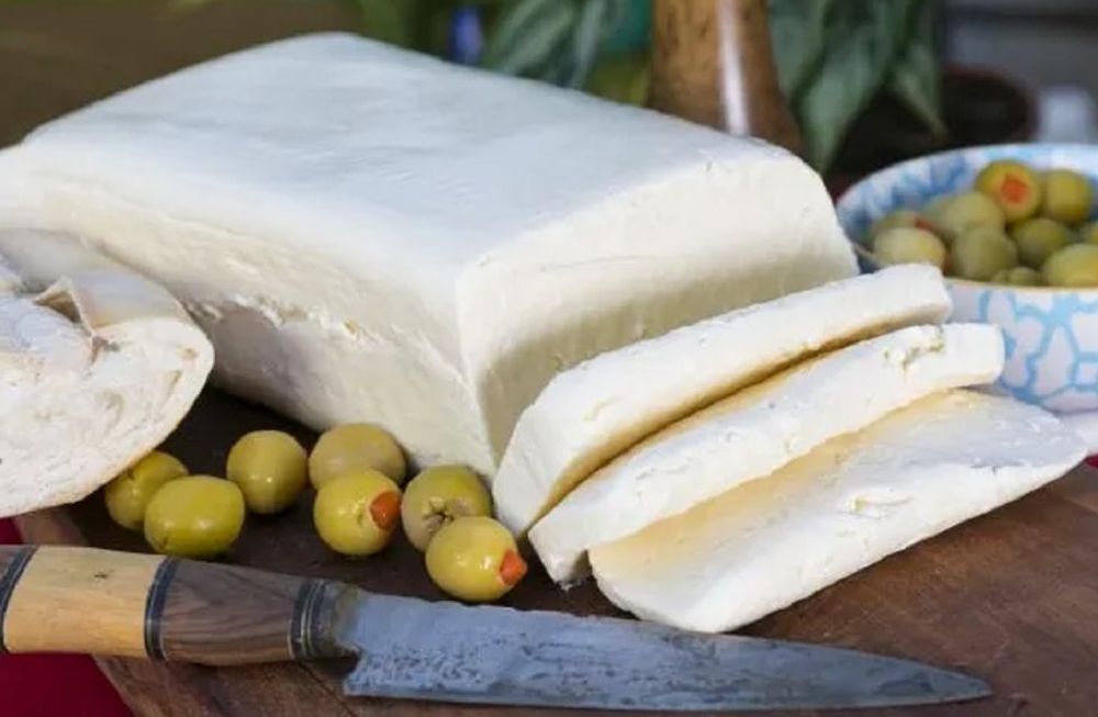 El Ministerio de Salud de Mendoza se hizo eco del alerta emitido a nivel nacional por un queso de pasta blanda de marca reconocida contaminado con una bacteria que ha generado preocupación.(Imagen ilustrativa / Web)