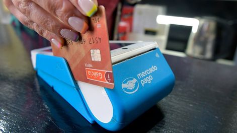 Los Andes | Advierten sobre deudas con tarjeta de crédito: efecto bola nieve, sueldos embargados y el anticipo de que puede agravarse este añoFoto: Orlando Pelichotti