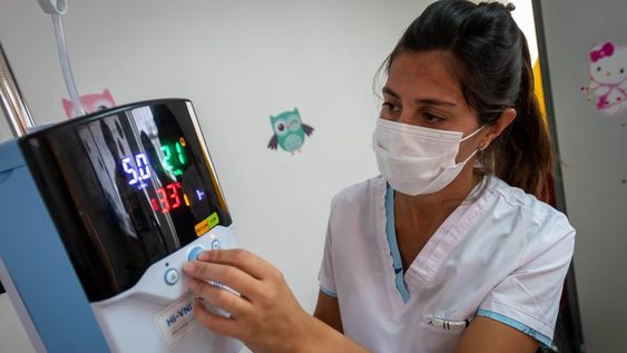 Los hospitales de Mendoza ya aplican el tratamiento de alto flujo en pacientes con Covid-19, este evita tener que entubar a la persona / Ignacio Blanco