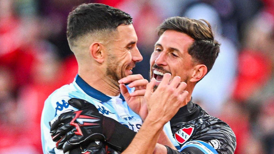 Después de errar el penal, Maravilla Martínez recibió las burlas de Rodrigo Rey