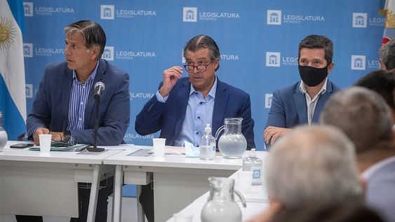 Legislatura de MendozaEl ministro Víctor Ibañez participó en la reunión de las comisiones de Legislación y Asuntos Constitucionales (LAC) de las cámaras de Senadores y Diputados de Mendoza, para explicar el proyecto de ley de Boleta Única Papel. Foto: Ignacio Blanco / Los Andes