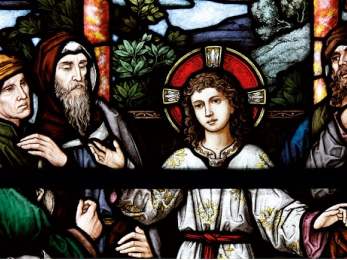 Jesús entre los doctores de la Ley, detalle de los vitrales de la capilla del Hospital del Niño Jesús, en Madrid. Piezas creadas en 1881 por el taller alemán “Casa Mayer. En el Evangelio de hoy, Jesús pregunta ”¿No sabían que debo ocuparme en las cosas de mi Padre?”&nbsp;