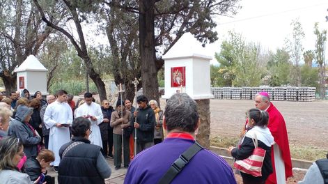 Vía Crucis con el monseñor Colombo en el Calvario de Carrodilla&nbsp;