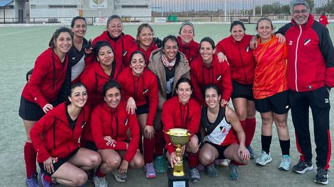 Hockey césped. Deportivo Maipú flamante campeón de la Copa de oro en la división Mamis Hockey