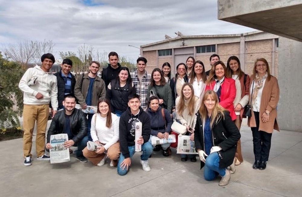 Alumnos de la Universidad Católica del Uruguay visitaron la planta impresora de Los Andes
