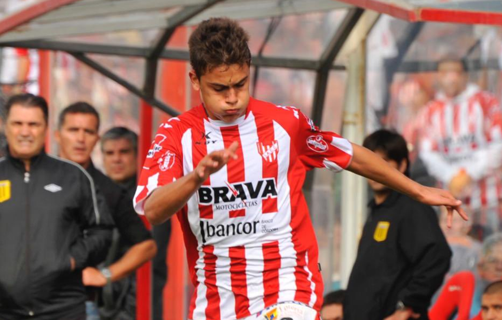 Paulo Dybala en su debut con la camiseta de Instituto