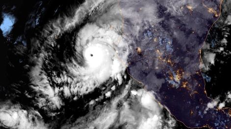 México en alerta por el huracán Willa: se acerca a la costa con categoría 5