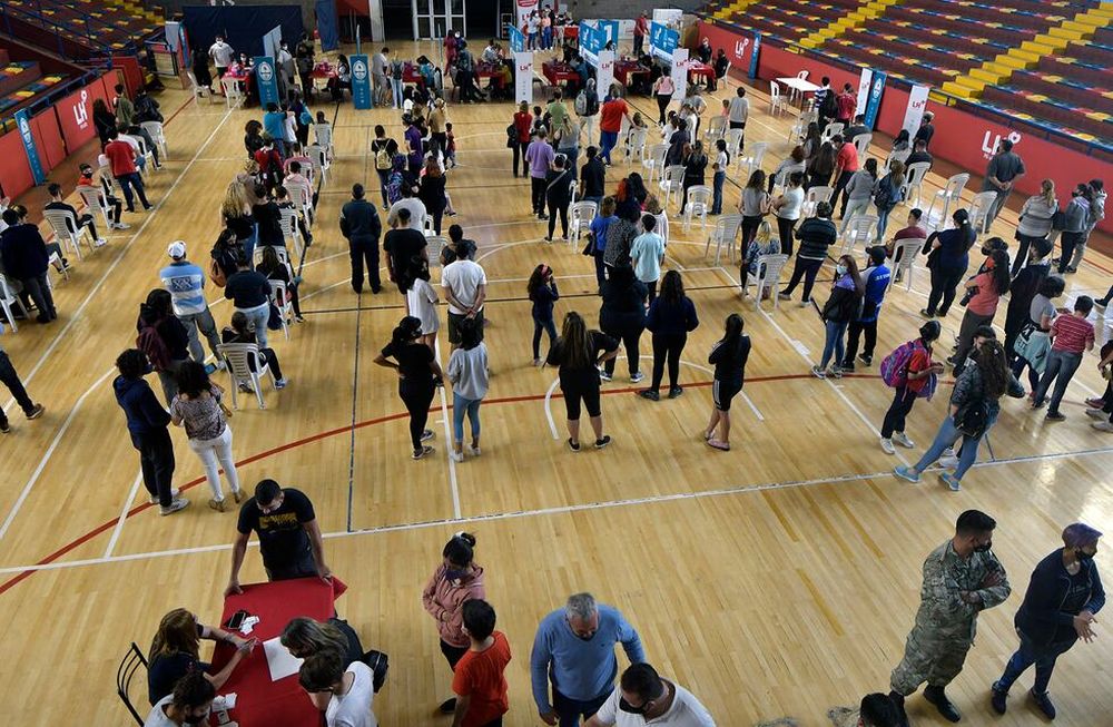 Mendoza superó la mitad de su población con esquema completo de vacuna CovidFoto: Orlando Pelichotti