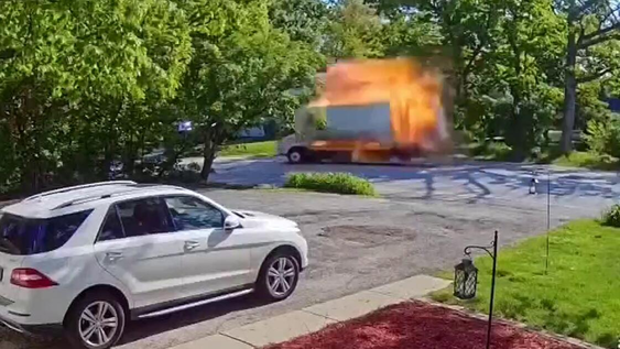 Un camión explotó de forma inesperada en un barrio de Chicago.