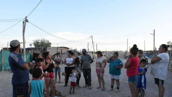 Alrededor de mil familias de El Algarrobal reclaman por agua para uso domestico. Son familias que viven en viviendas precarias que carecen de todos los servicios públicos.Foto: Mariana Villa / Los Andes