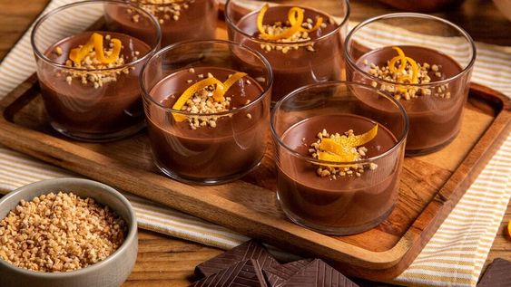 Crema de chocolate y naranja con almendra crocante