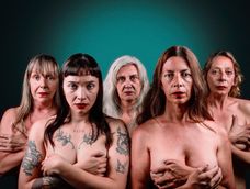 La obra está protagonizada por cinco mujeres, todas con roles principales.
