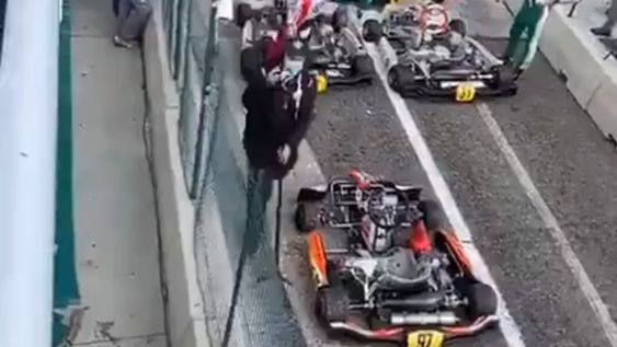 Luca Corberi, el piloto que le tiró una parte de su karting a otro competidor y luego lo increpó en los boxes, dijo en sus redes que no volverá a correr en su vida.