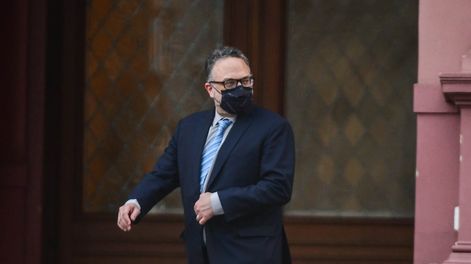 Matias Kulfas, saliendo de Casa rosada. Foto: Federico Lopez Claro