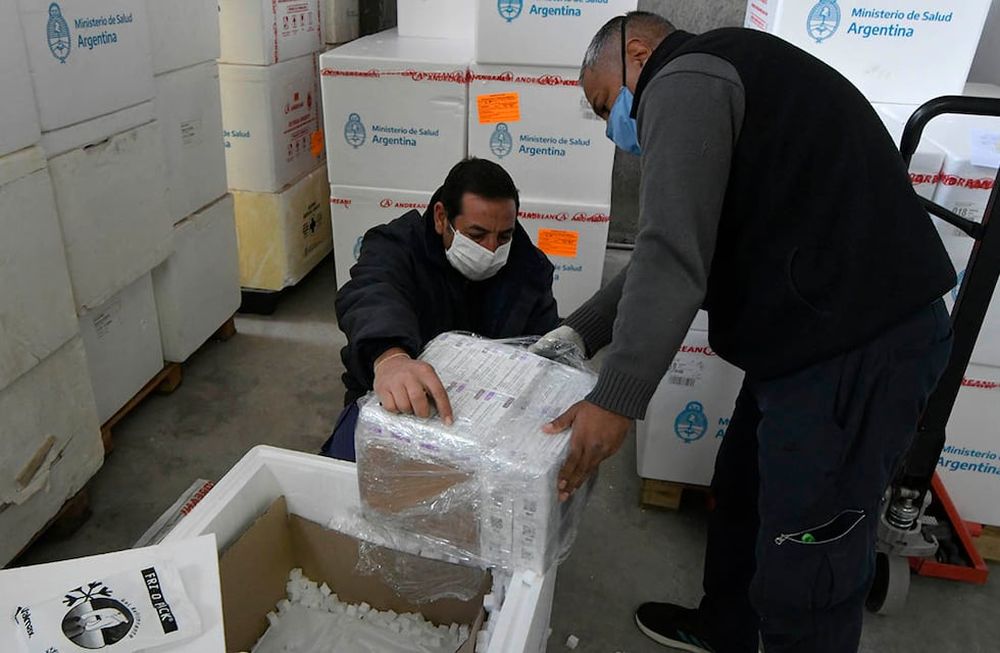 Todo indica que las dosis de AstraZeneca tenían como destino los geriátricos Renacer 1, 2 y 3. Foto: Imagen ilustrativa - Orlando Pelichotti / Los Andes