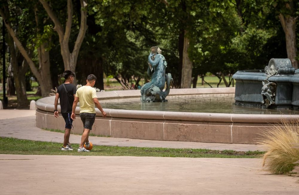 El tiempo en Mendoza: este viernes baja un poco la temperatura, pero el fin de semana será agobiante. Foto Ignacio Blanco / Los Andes