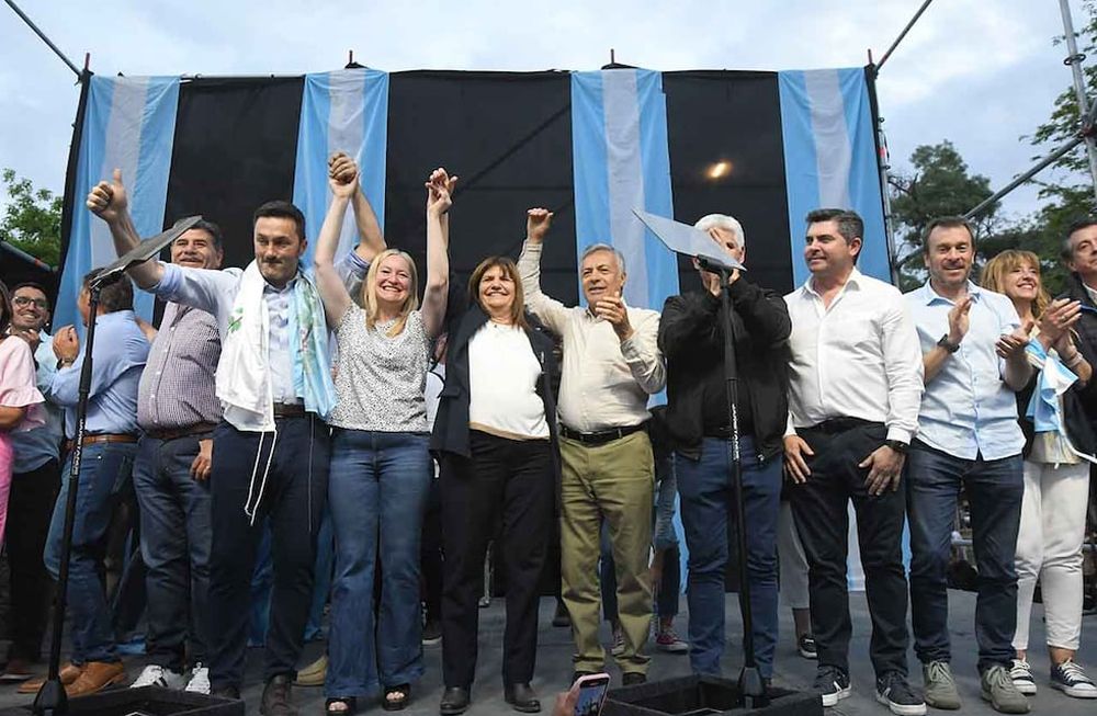 Cierre de campaña de Patricia Bullrich candidata a Presidenta de la nación y Luis Petri candidato a Vicepresidente, el acto se realizó en el parque O´Higgins de Ciudad en donde asistieron dirigentes, candidatos y militantes. Foto: José Gutierrez / Los Andes