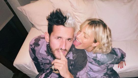 Stefi Roitman visitó el camarín de su novio Ricky Montaner y lo mandó al frente: “Hay olor a...”