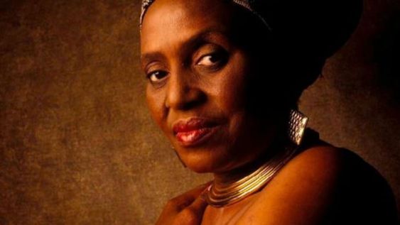 Miriam Makeba: la negra que unió su voz a la causa de Nelson Mandela, y lo pagó caro