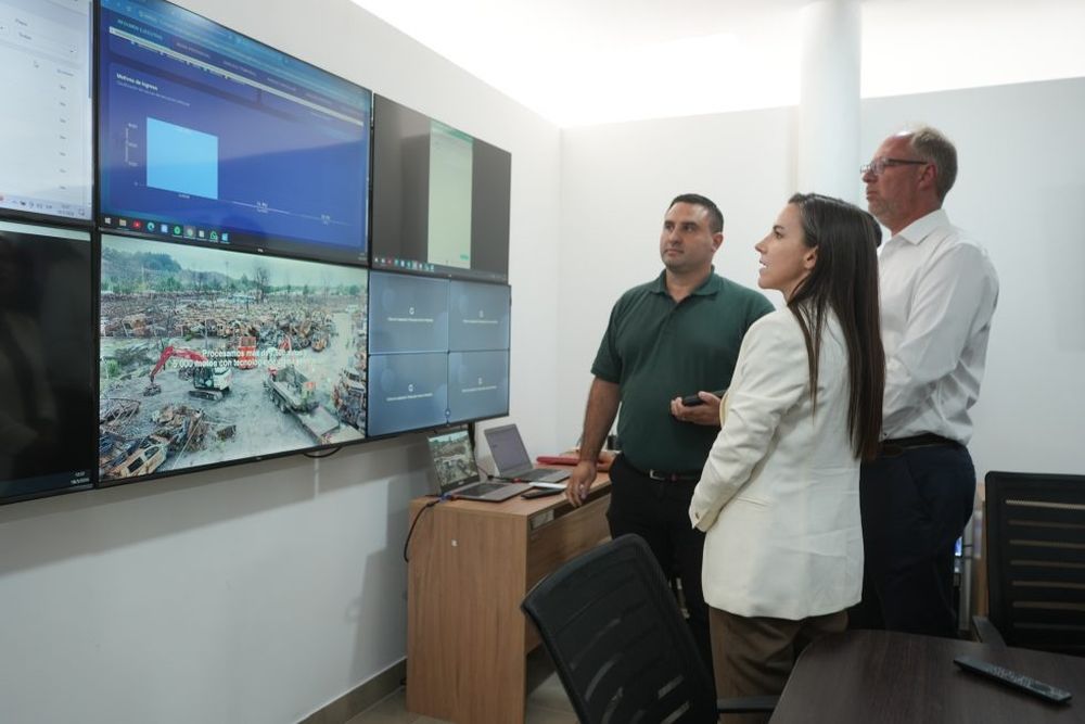 La ministra de Seguridad y Justicia, Mercedes Rus, observó el nuevo sistema de custodia de vehículos secuestrados