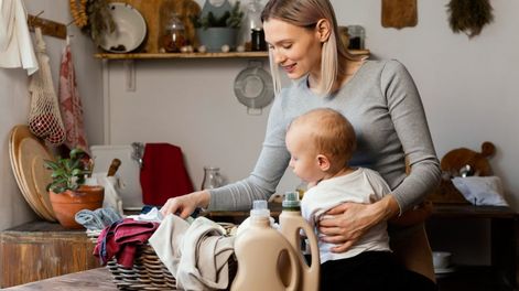 Las niñeras de la cuarta categoría cobrarán entre $412.562 y $459.535 según trabajen con o sin retiro.