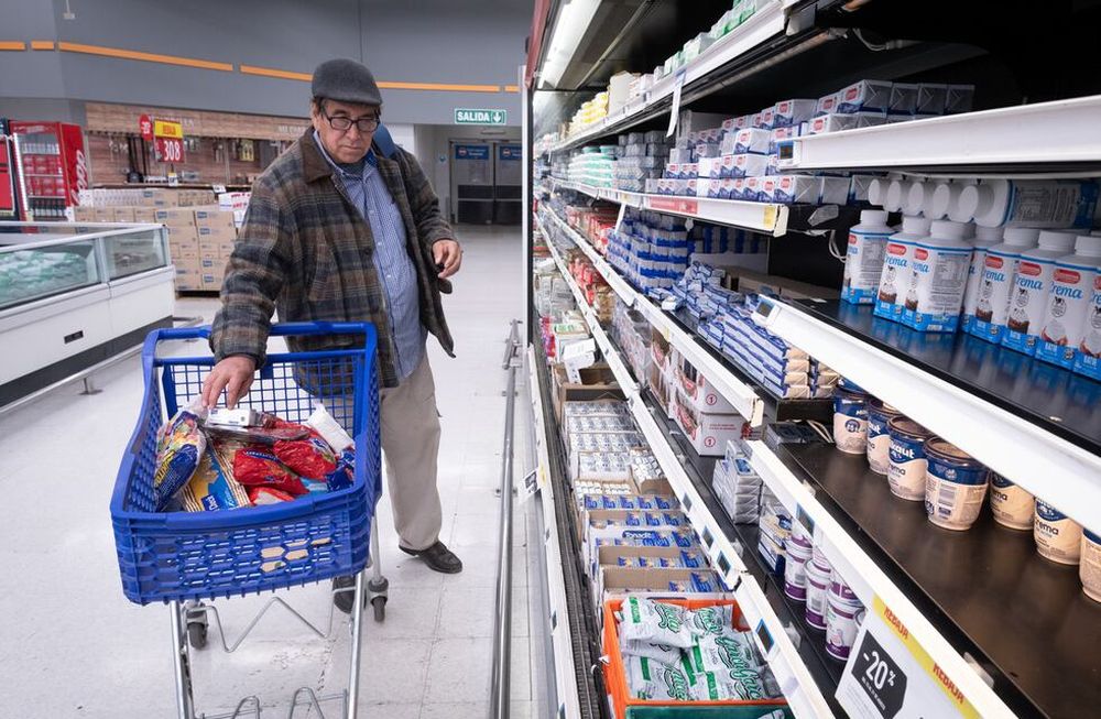 La DEIE informó que una familia mendocina necesitó en julio más de $232 mil para costar la Canasta Básica Total. Foto: Ignacio Blanco / Los Andes