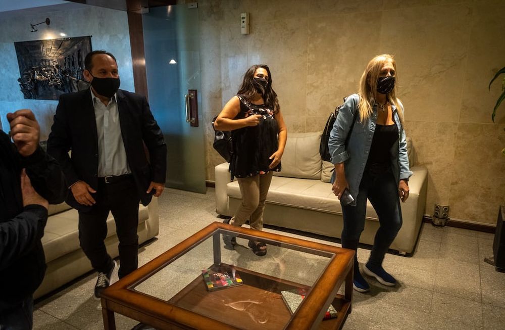 En Casa de Gobierno, la secretaria general del Sute, Carina Sedano en una de las reuniones que tuvo con el gobernador Rodolfo Suárez. Foto: Ignacio Blanco / Los Andes