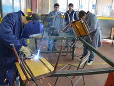 La DGE reconoce saberes de alumnos que egresaron de escuelas técnicas, gracias a lo cual pueden ahorrarse hasta un año de cursado en el nivel superior. La DGE reconoce saberes de alumnos que egresaron de escuelas técnicas, gracias a lo cual pueden ahorrarse hasta un año de cursado en el nivel superior.