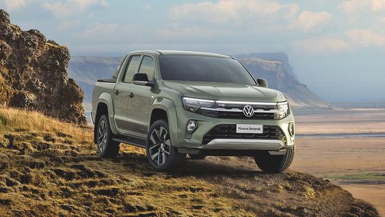 La Volkswagen Amarok Trendline, con el motor diésel 2.0 litros  con 140 CV, caja manual de seis marchas y tracción trasera, es la más costosa de este grupo: $ 40.165.700.