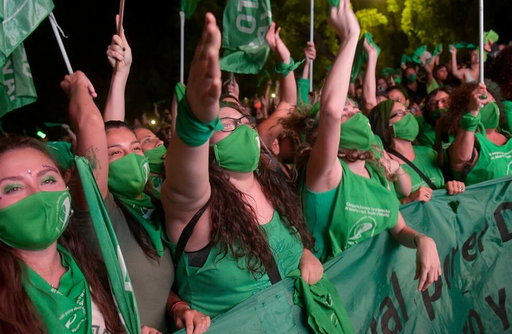 Un grupo de políticos manifestaron su rechazo a la promulgación de la ley de interrupción voluntaria del embarazo. Foto: Orlando Pelichotti / Los Andes