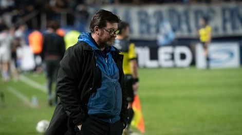 Los Andes | Alfredo Berti, entrenador de los Azules, sostuvo que sus dirigidos van a dar pelea hasta el último partido. Frente a Brown sufrió su primera derrota de local después de 12 partidos. Foto: Ignacio Blanco / Los Andes
