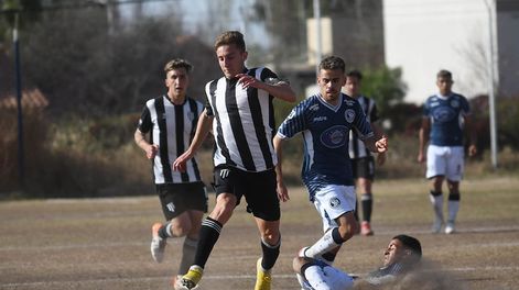 Los Andes | Derby Blanquinegro. Con la victoria ante la Lepra, el Lobo cortó una racha de cuatro partidos sin triunfos. Foto: José Gutiérrez / Los Andes