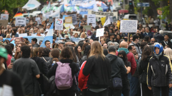 Fuerte críticas al Gobierno nacional en el cierre de la marcha universitaria.