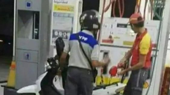 “Una foto que dice mucho más que mil palabras, escribió Javier Milei en el posteo que fue desmentido por el propio playero de Shell. Foto: Captura de Instagram.