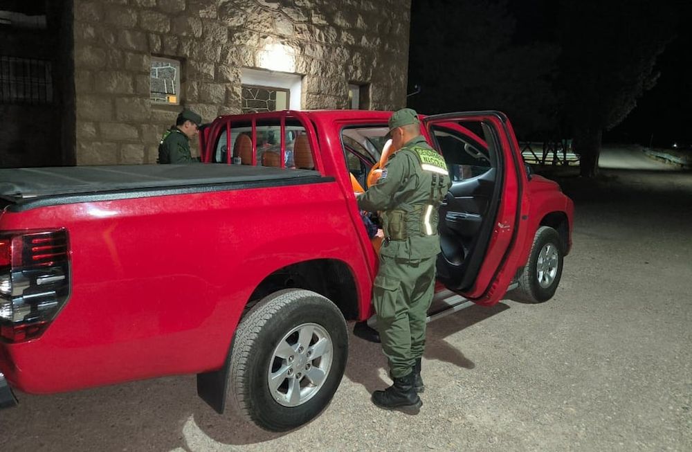 La camioneta en que se ocultaban las joyas de oro de contrabando. Gentileza Gendarmería Nacional.