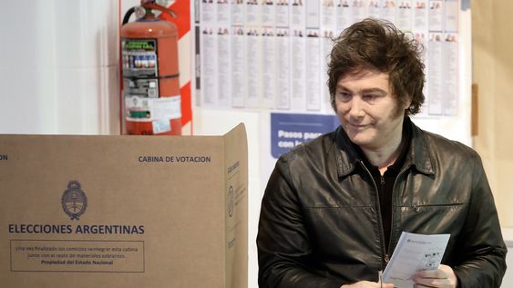 El presidente Javier Milei emite su voto. Los argentinos concurren a las urnas para emitir su voto en las Elecciones legislativas 2025.