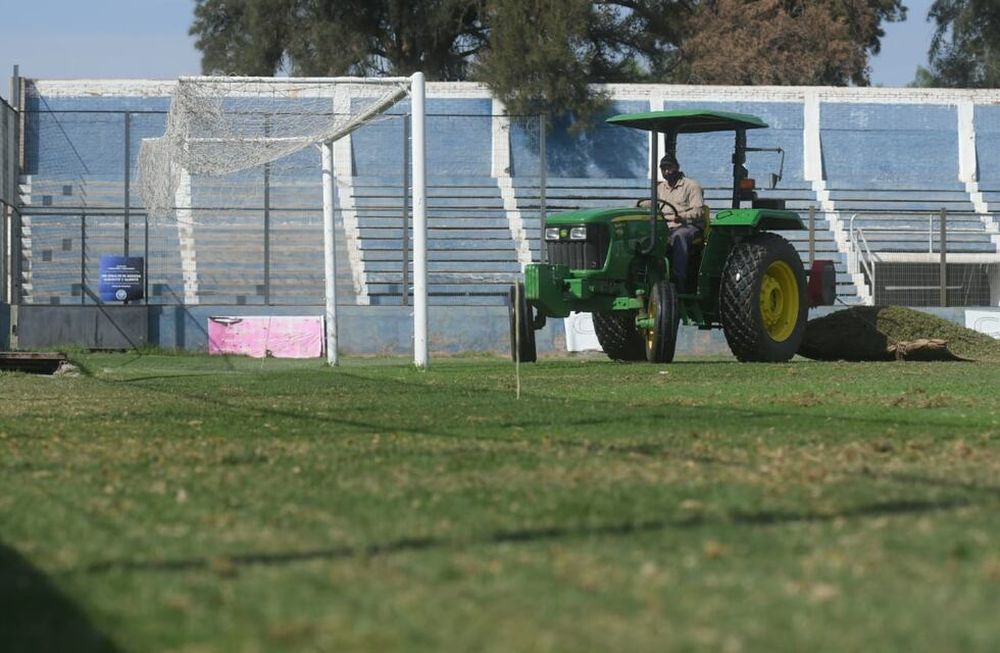 Durante la mañana de este viernes se reactivaron los trabajos de remodelación del Feliciano Gambarte, la casa del Tomba. / Ignacio Blanco