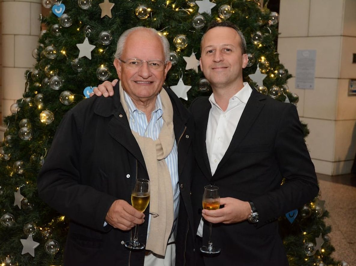 Campaña solidaria para Conin y Fundavita mediante un árbol de Navidad