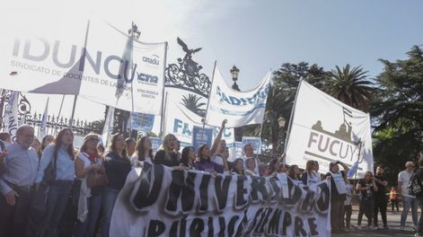 Foro de docentes extraordinarios de la UNCuyo exige cumplimiento de la Ley de Financiamiento Universitario