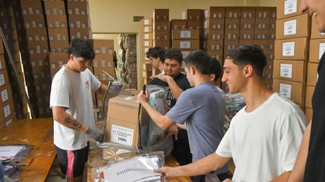 Preparativo en Mendoza de urnas para las elecciones nacionales y provinciales. Foto: Daniel Caballero.