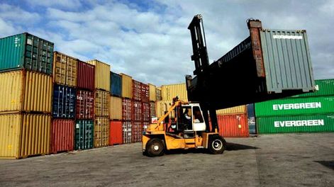 Festejamos el Día de la Industria por la primera exportación argentina, representada por un acto de contrabando.