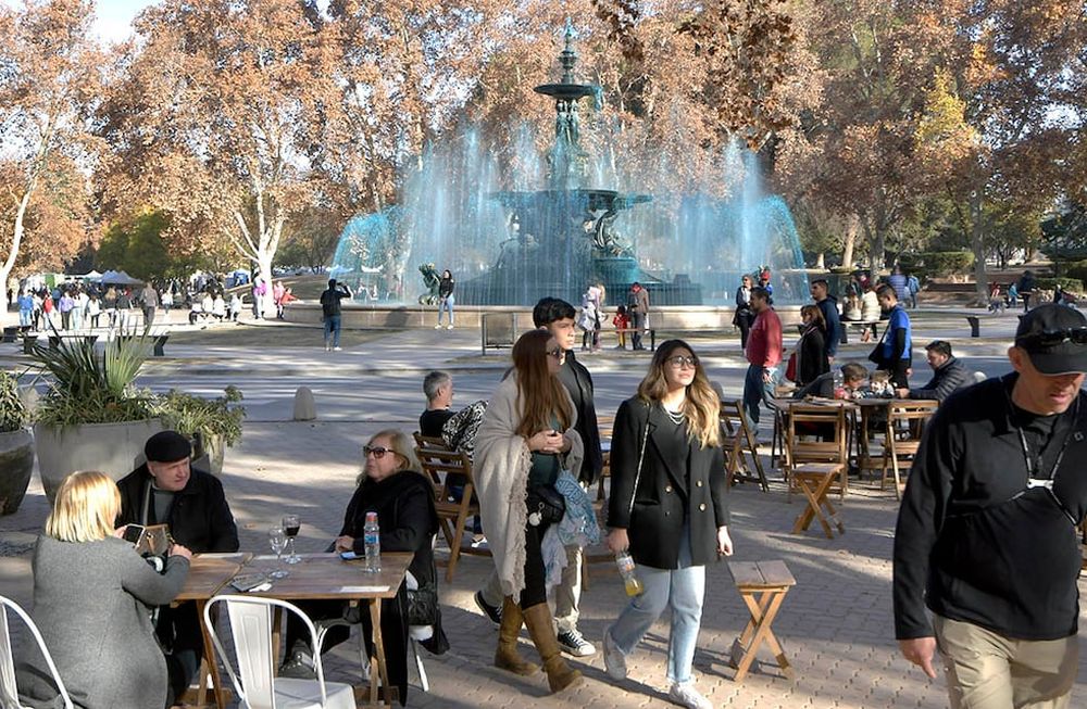 El pronóstico para este finde de semana largo indica leve descenso de la temperatura y la máxima llegará a los 19°C.Foto: Orlando Pelichotti/ Los Andes