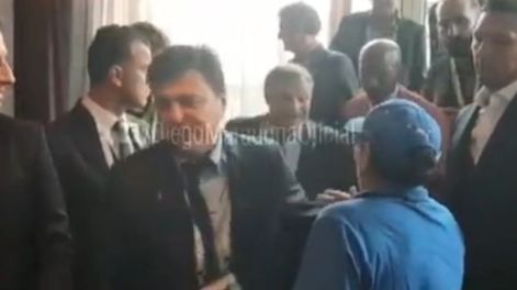 ¡Maradona y un abrazo histórico con Passarella!