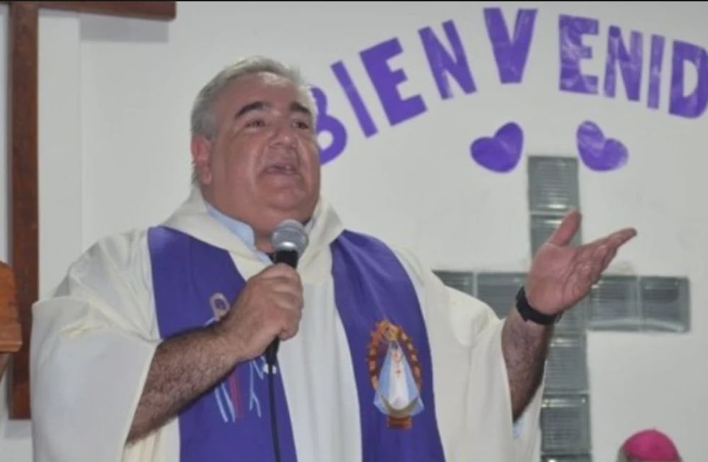 Un sacerdote recibió la Sputnik V y lo justificó argumentando que por su labor debía proteger a las personas que visitaba.