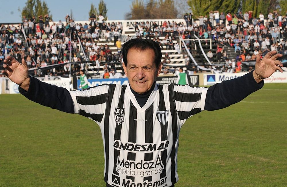 Emblema. Víctor Antonio Legrotaglie, el Maestro, es la bandera del fútbol mendocino y uno de los que vistió ambas camisetas. FOTO ORLANDO PELICHOTTI