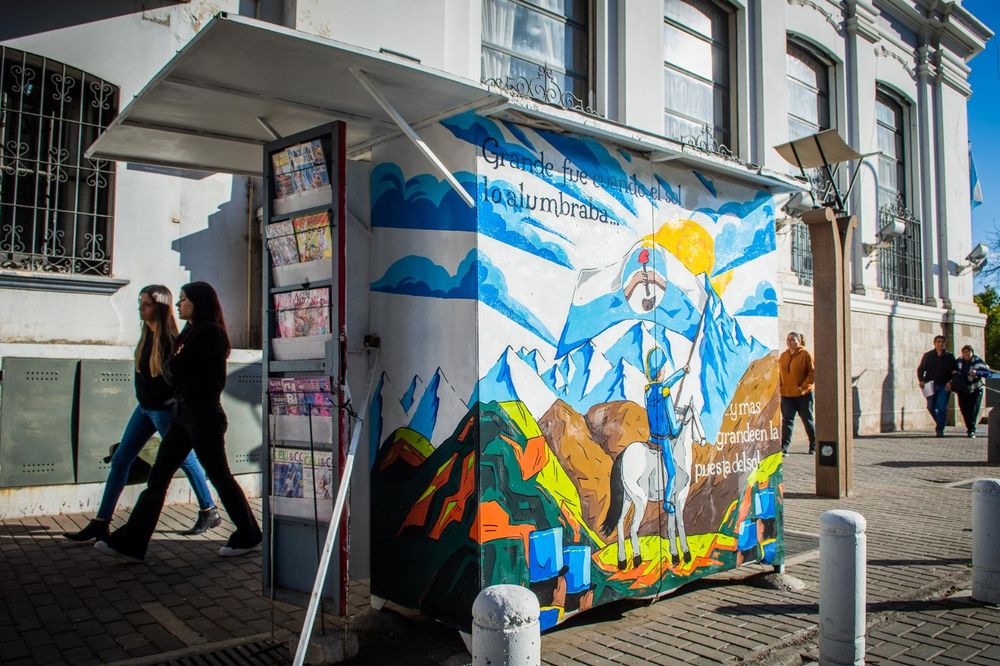 De puestos de diarios y revistas a murales del Libertador, en la ciudad de San Martín