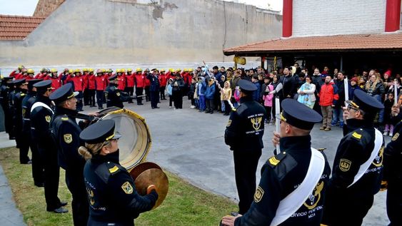Stevanato acompañó a los Bomberos Voluntarios de Maipú en su día.